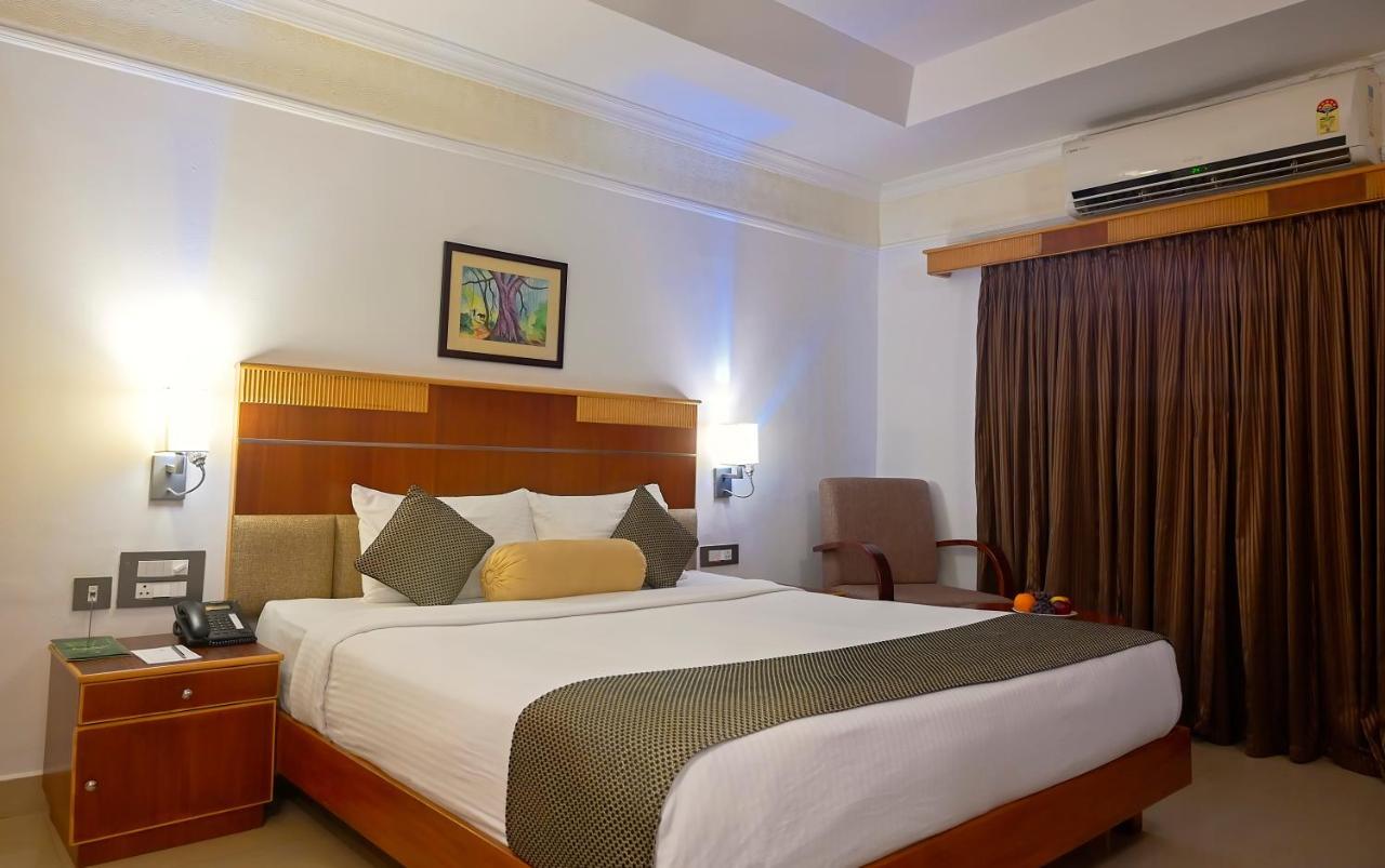 Contour Backwaters Hotel Resort & Convention Centre Ramankari Exterior photo